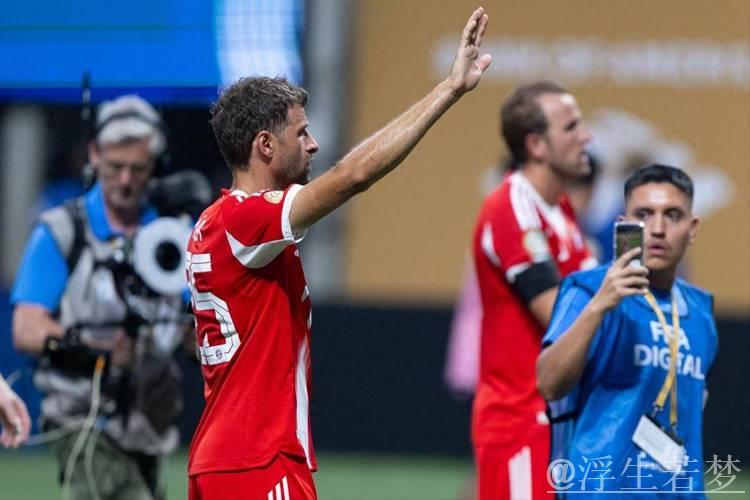 35岁中国球星惊艳世俱杯！角球直接得分震惊拜仁门将，与穆勒畅谈