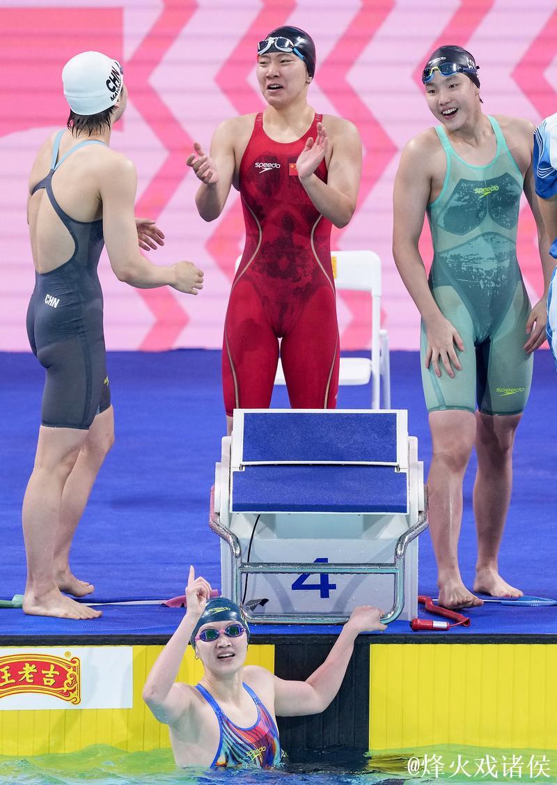 河北女队勇夺全运会4x200米自由泳接力金牌