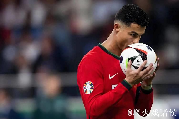 葡萄牙主教练透露C罗对替补角色不满:未曾提及离队想法 葡萄牙主教练透露C罗对替补角色不满:未曾提及离队想法